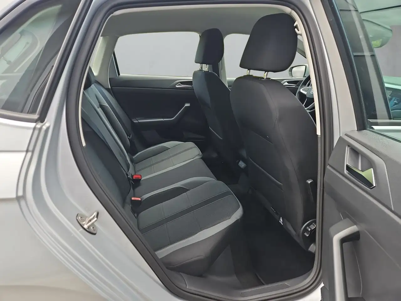 Volkswagen Polo VI 1.0 TSI Style *Navi*APP* — Galería del vehículo 13