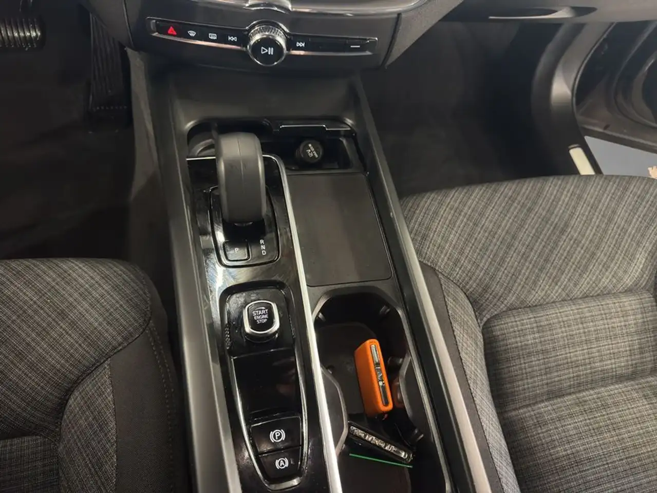 Volvo XC60 XC60 B5 AWD Core Aut Pilot BLIS Licht- Winter-Pake — معرض صور السيارة 10
