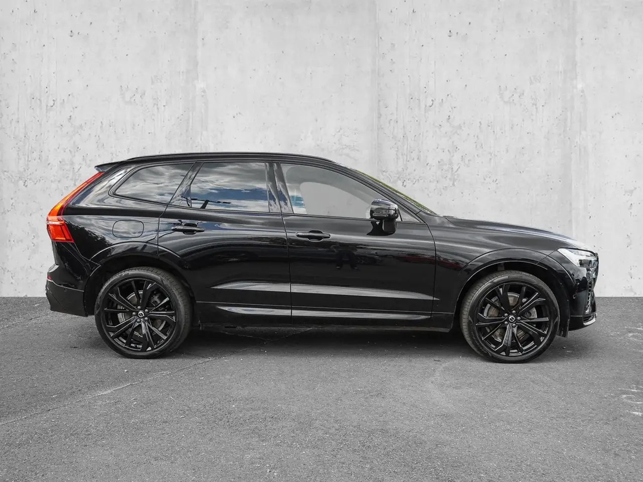 Volvo XC60 T8 AWD Black Edition Ultra Plug-in Hybrid — Galería del vehículo 5