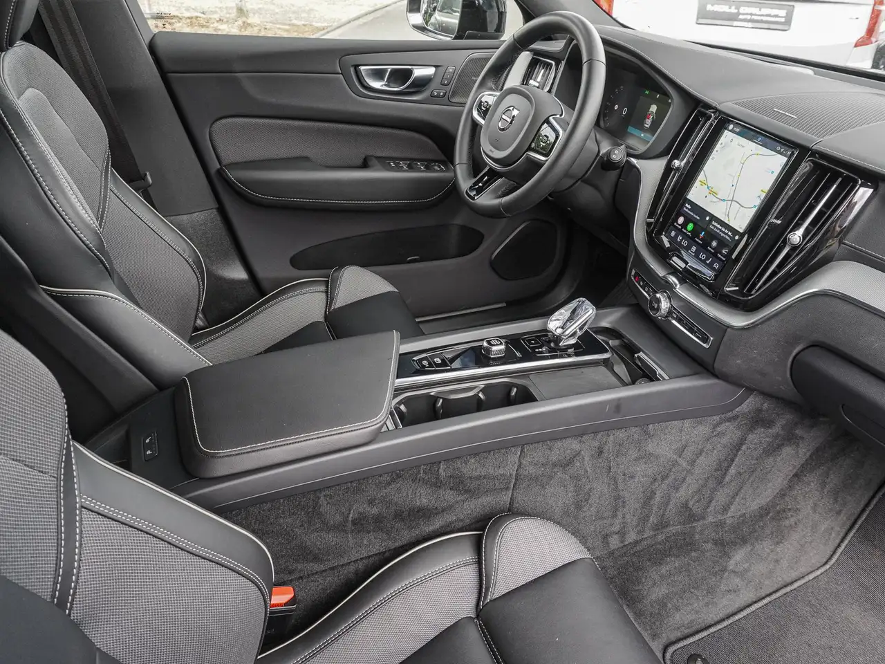 Volvo XC60 T8 AWD Black Edition Ultra Plug-in Hybrid — Galería del vehículo 9