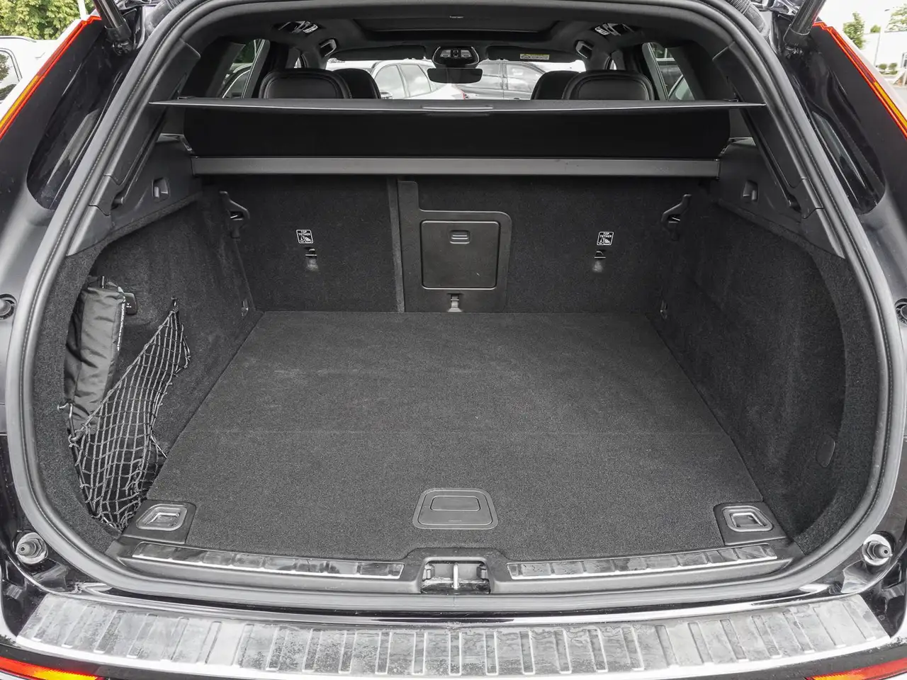 Volvo XC60 T8 AWD Black Edition Ultra Plug-in Hybrid — Galería del vehículo 17