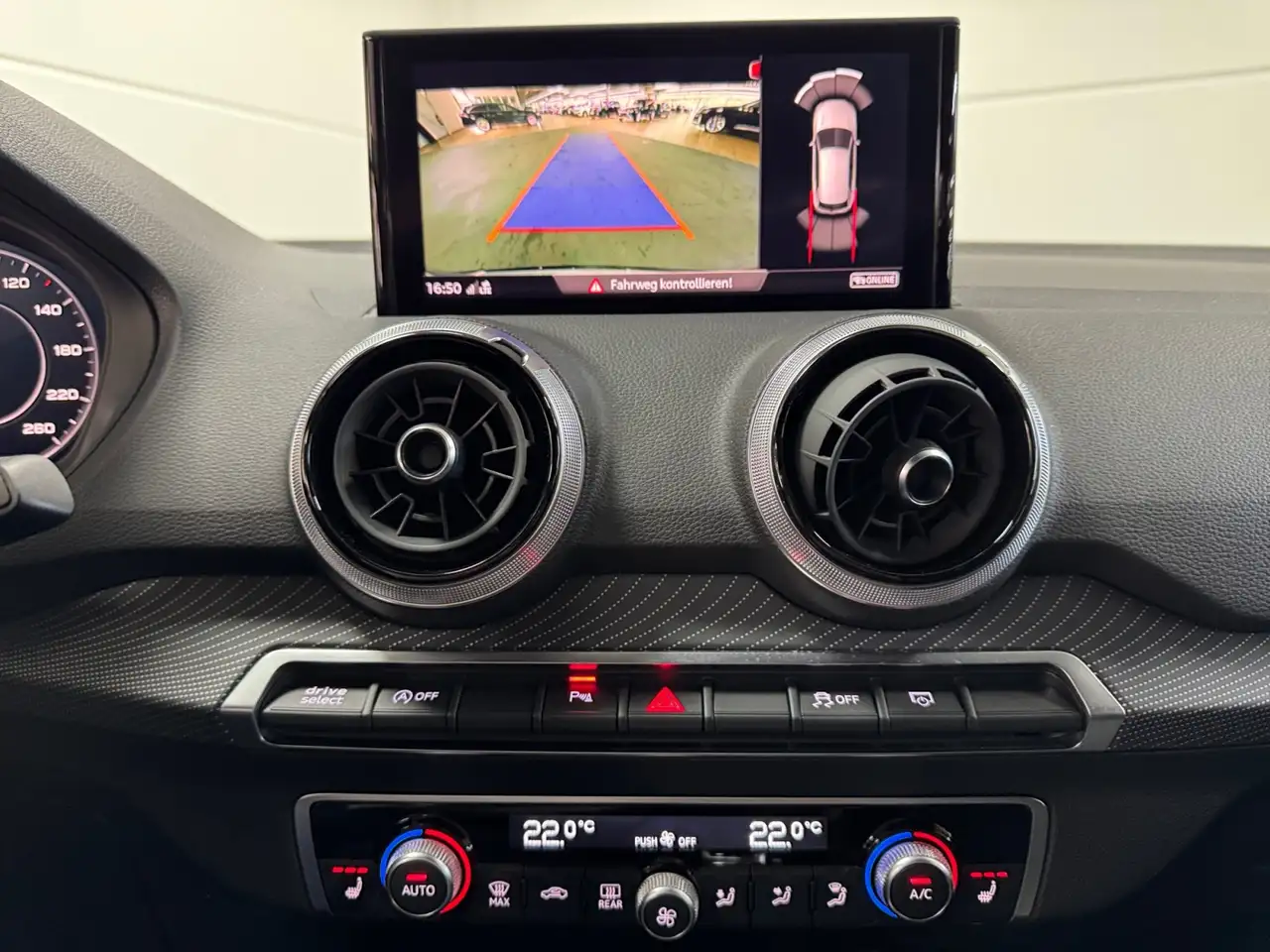 Audi Q2 35 1.5 TFSI S-tronic S-line AHK RFK Matrix-LED — Vehicle gallery 17