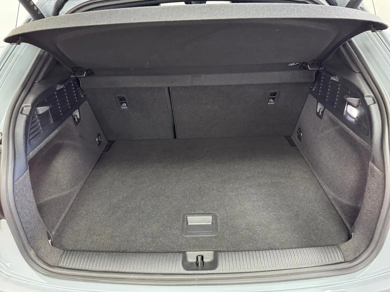 Audi Q2 35 1.5 TFSI S-tronic S-line AHK RFK Matrix-LED — Vehicle gallery 11