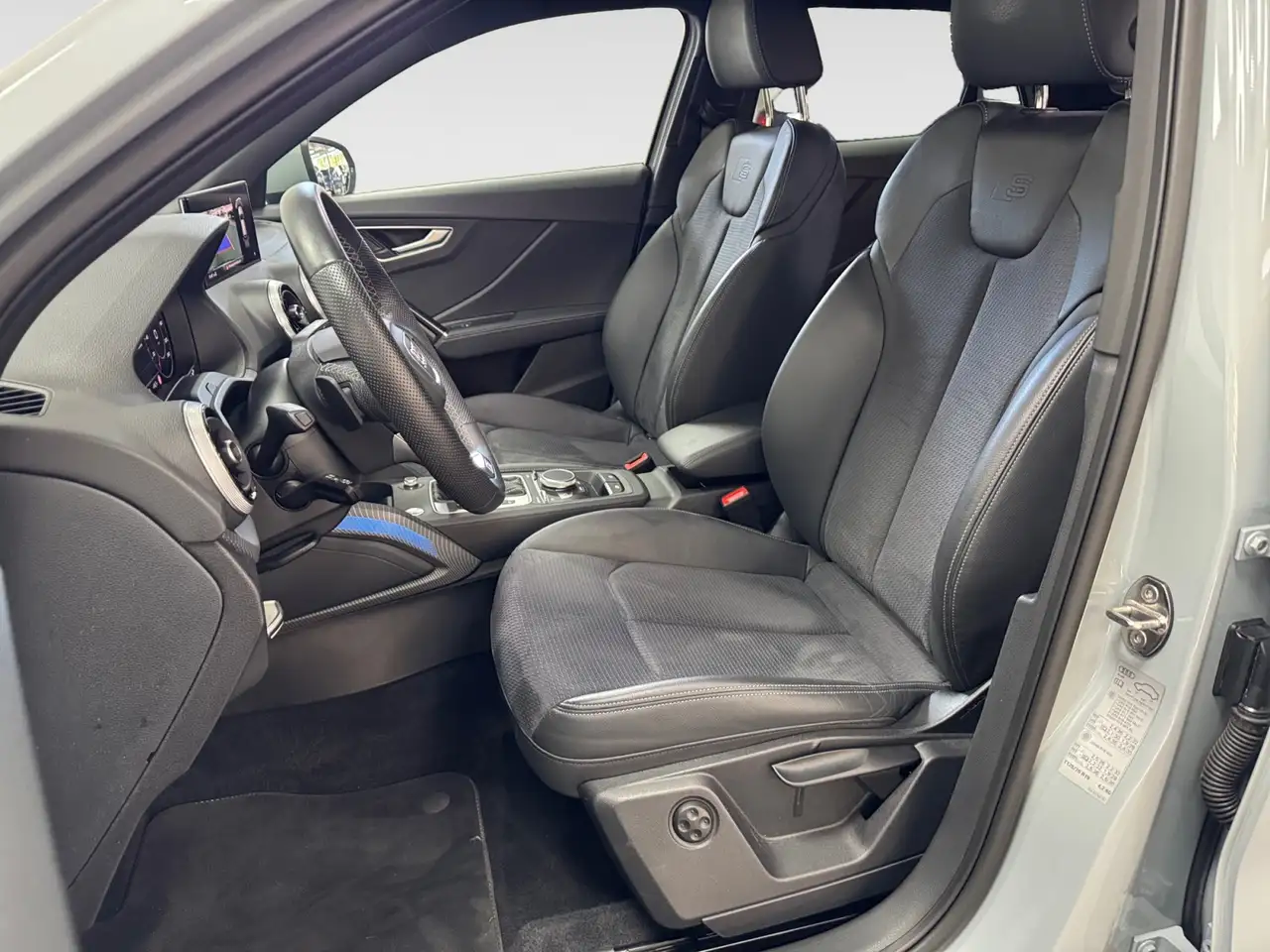 Audi Q2 35 1.5 TFSI S-tronic S-line AHK RFK Matrix-LED — Vehicle gallery 8
