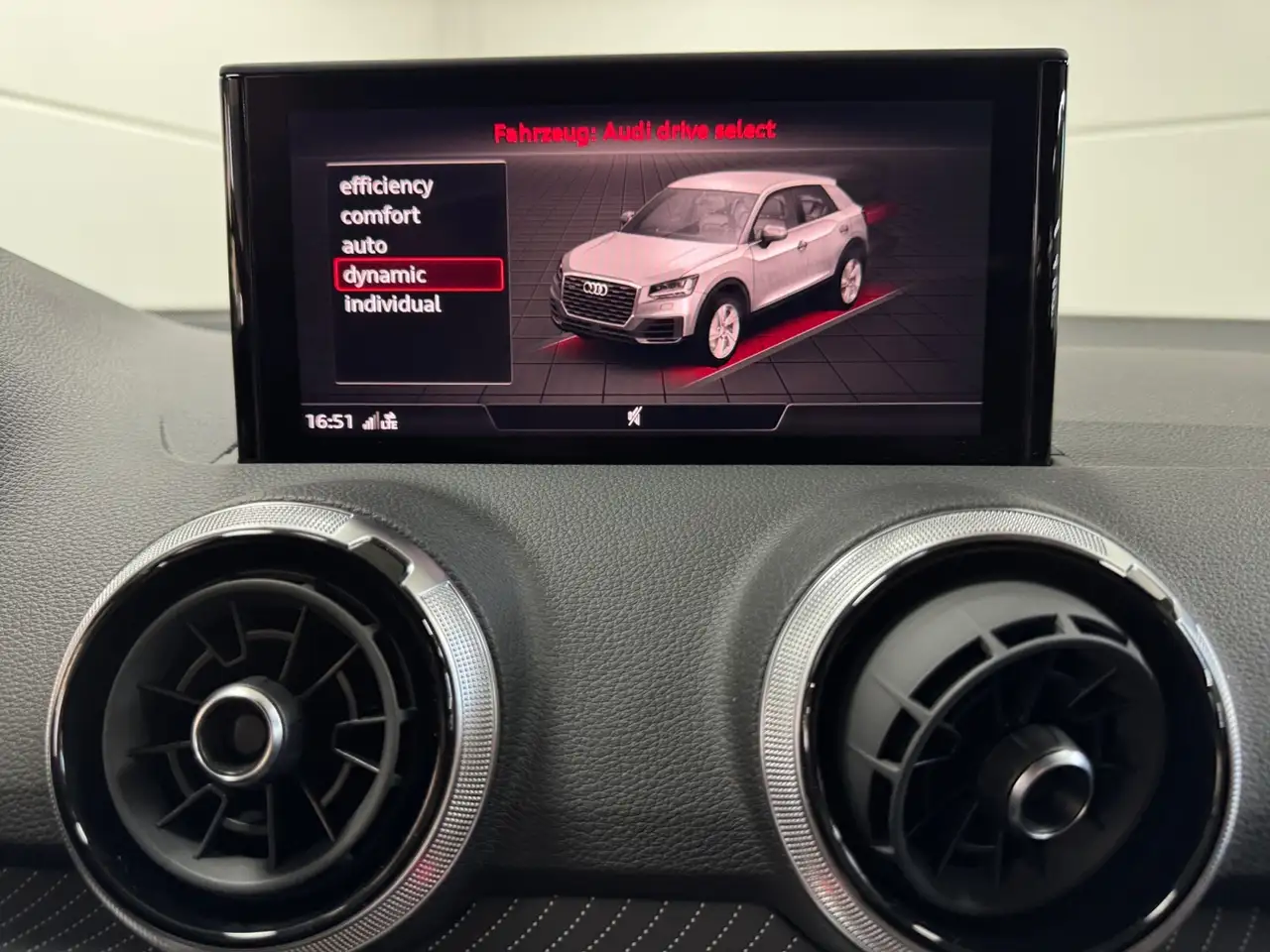 Audi Q2 35 1.5 TFSI S-tronic S-line AHK RFK Matrix-LED — Vehicle gallery 18