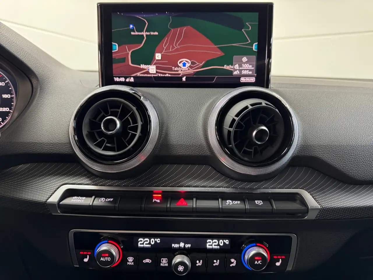 Audi Q2 35 1.5 TFSI S-tronic S-line AHK RFK Matrix-LED — Vehicle gallery 14