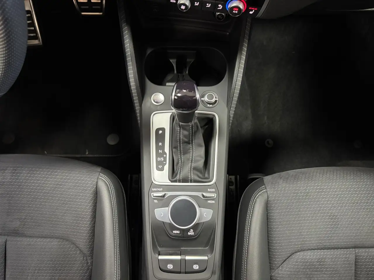 Audi Q2 35 1.5 TFSI S-tronic S-line AHK RFK Matrix-LED — Vehicle gallery 15