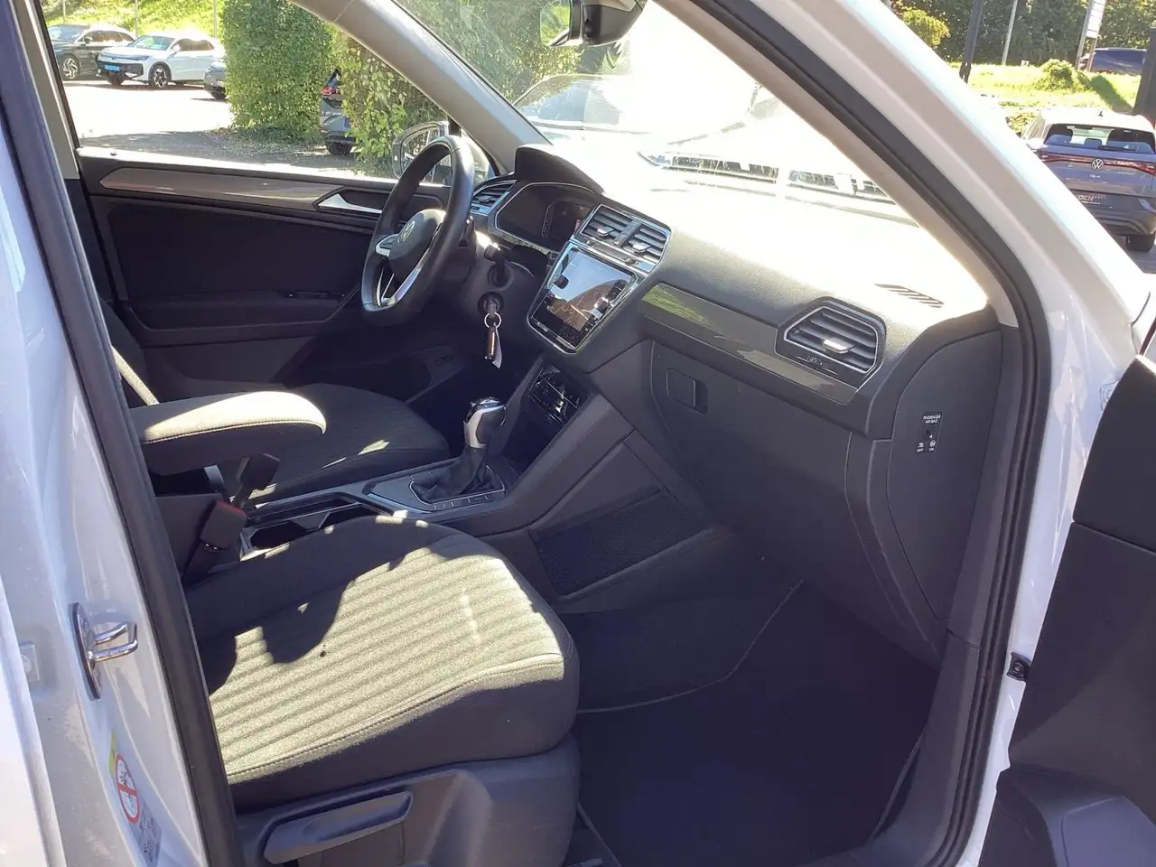 Volkswagen Tiguan Allspace 1.5TSI DSG Life Navi LED AHK — Galería del vehículo 16