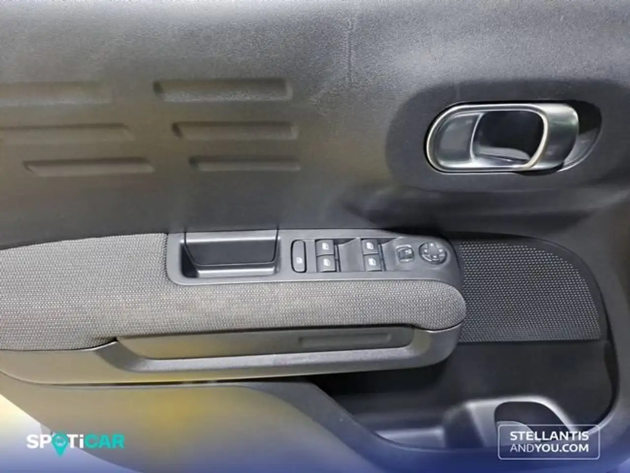 Citroen C3 Aircross BlueHDi 81kW (110CV) Plus — Vehicle gallery 16