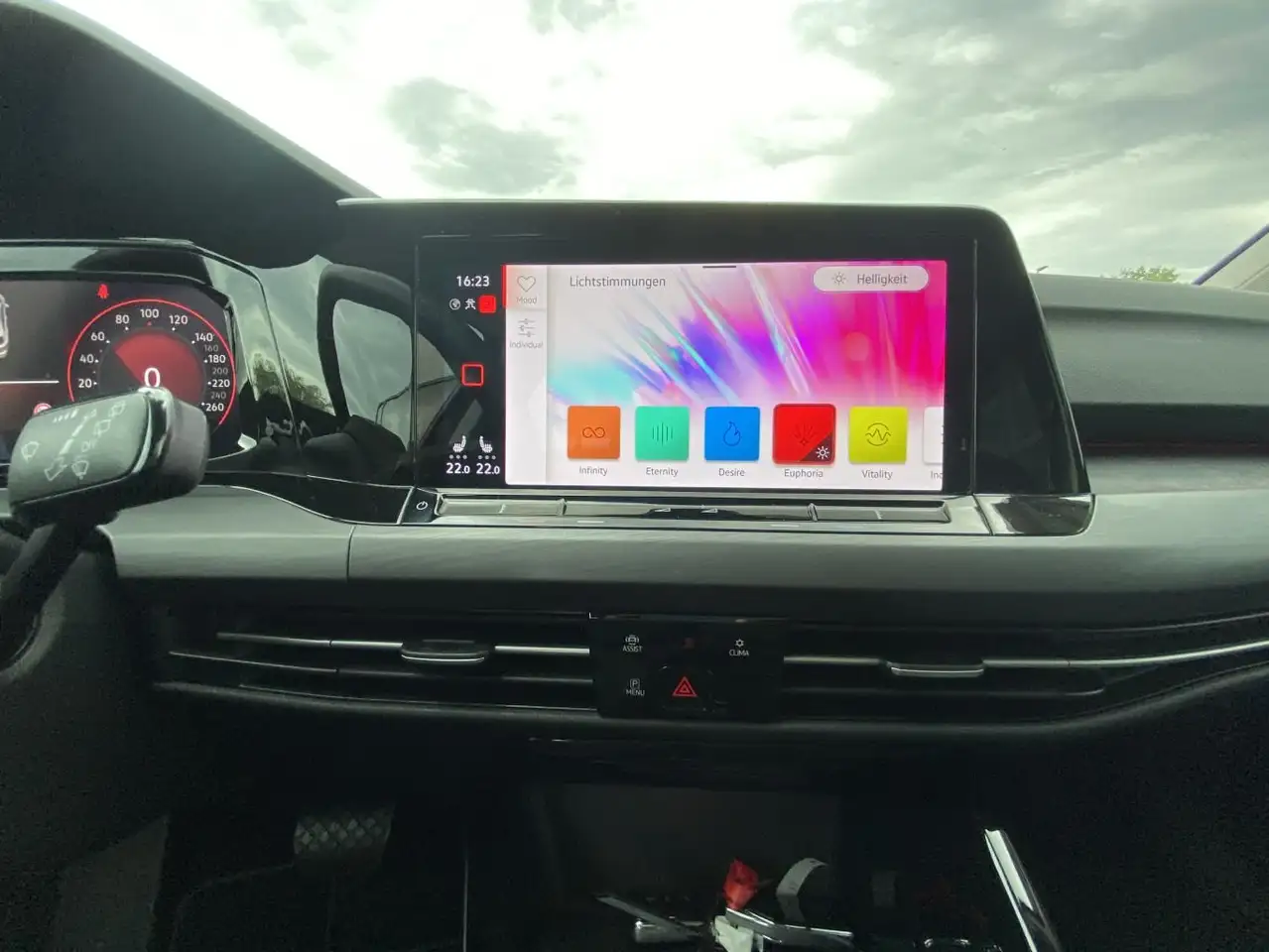 Volkswagen Golf 1.5 TSI DSG Style APP-CONNECT+ACTIVE-INFO+L — Vehicle gallery 15