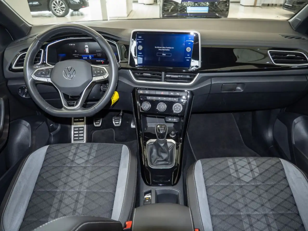Volkswagen T-Roc 1.0 TSI R-Line Klima LED-Plus PDC SHZ — معرض صور السيارة 9