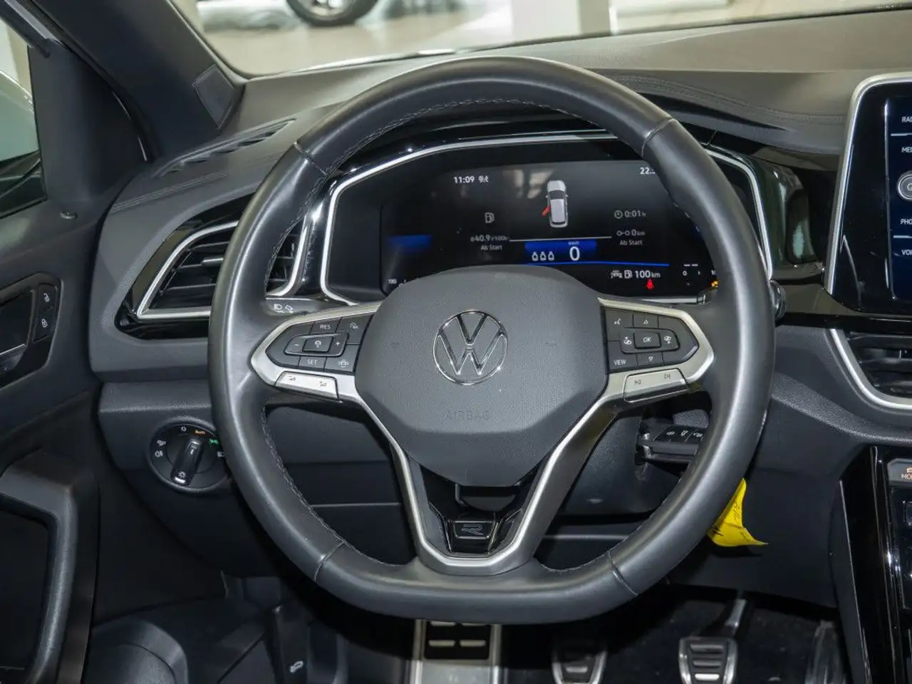 Volkswagen T-Roc 1.0 TSI R-Line Klima LED-Plus PDC SHZ — معرض صور السيارة 10