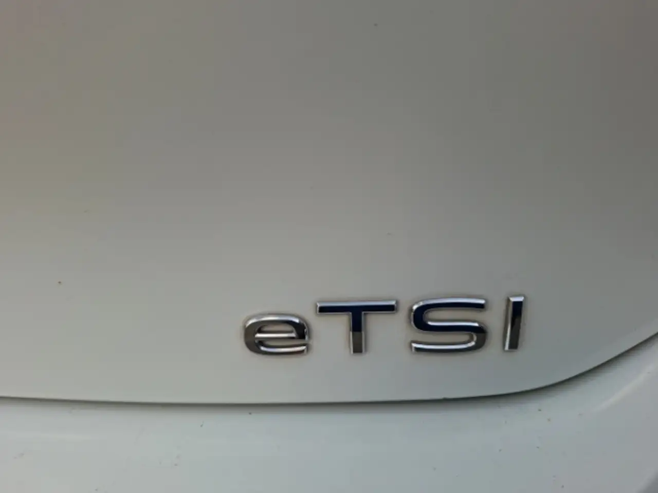 Volkswagen Golf VIII 1.5 eTSI DSG Style LEDplus+NAVI+LHZ+PDC — معرض صور السيارة 26