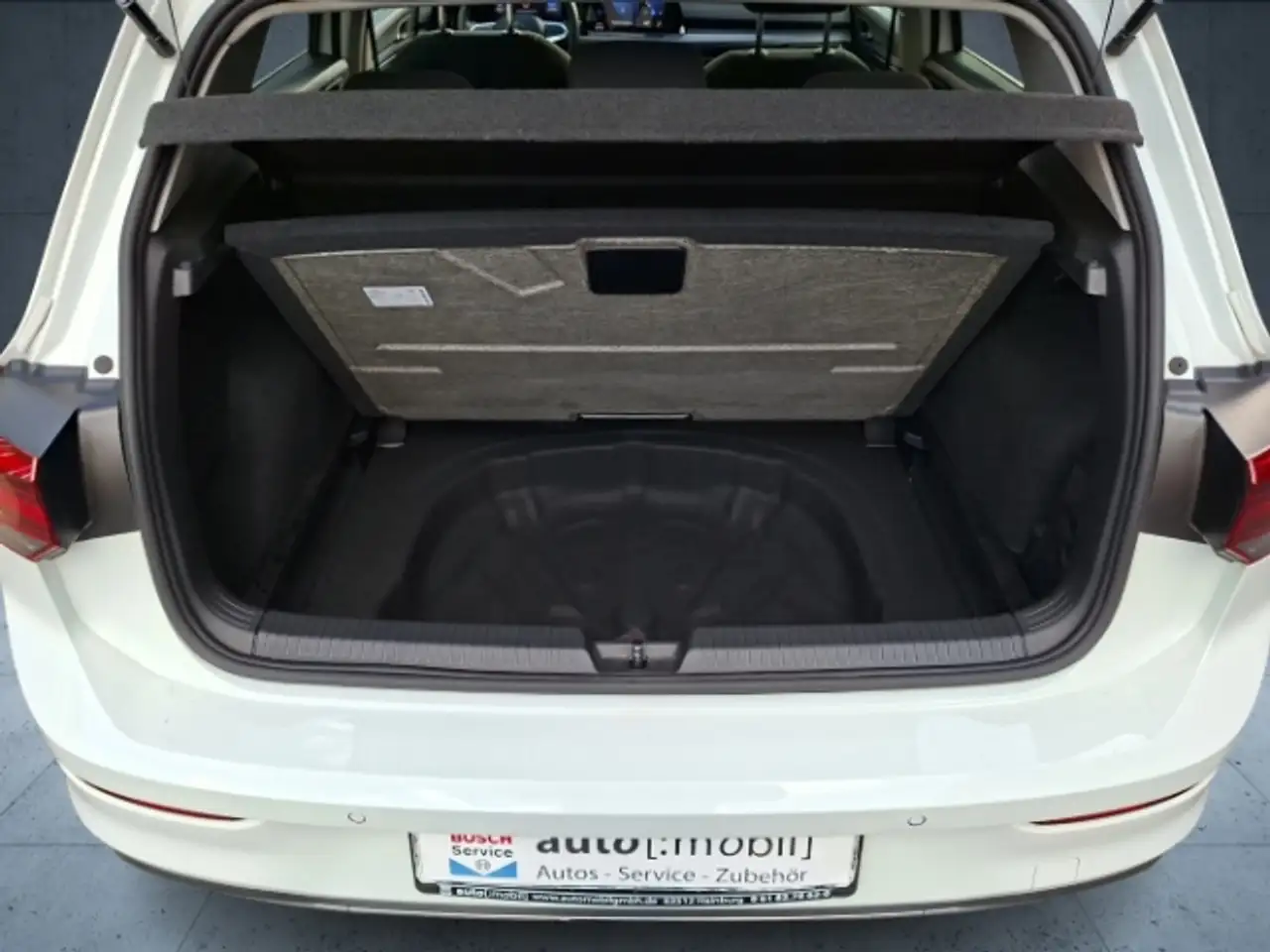 Volkswagen Golf VIII 1.5 eTSI DSG Style LEDplus+NAVI+LHZ+PDC — معرض صور السيارة 15