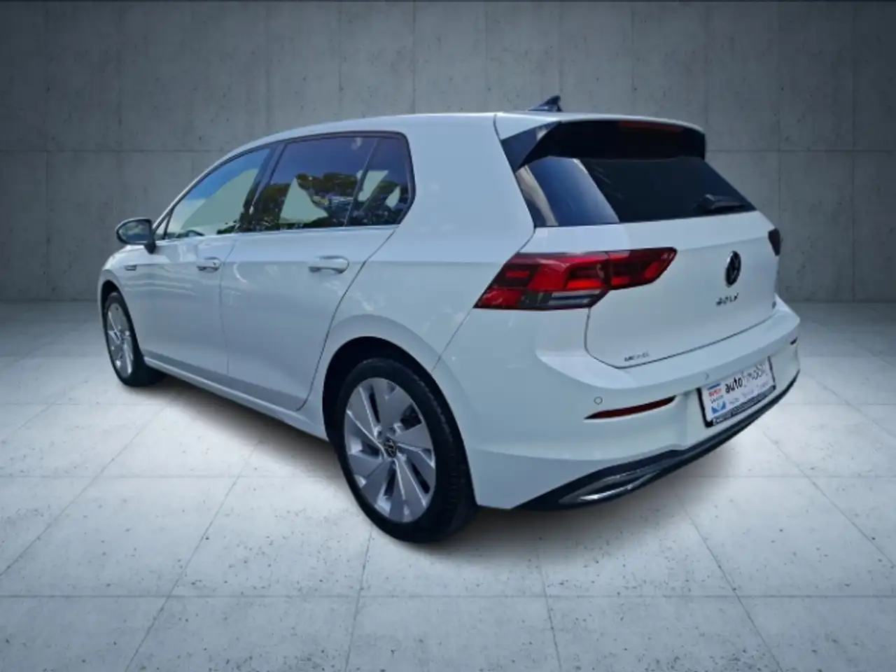 Volkswagen Golf VIII 1.5 eTSI DSG Style LEDplus+NAVI+LHZ+PDC — معرض صور السيارة 24