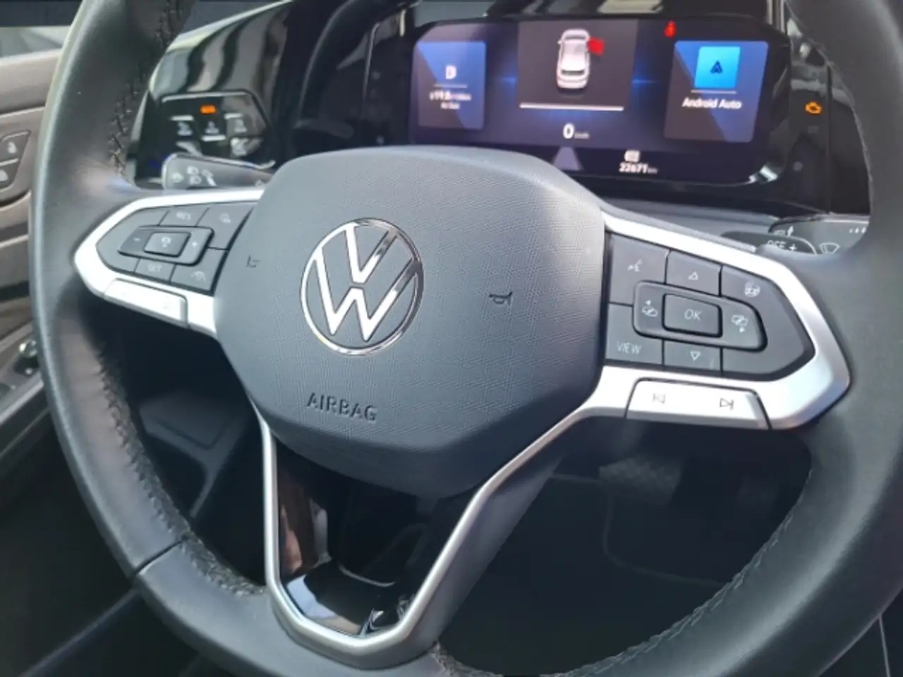 Volkswagen Golf VIII 1.5 eTSI DSG Style LEDplus+NAVI+LHZ+PDC — معرض صور السيارة 21