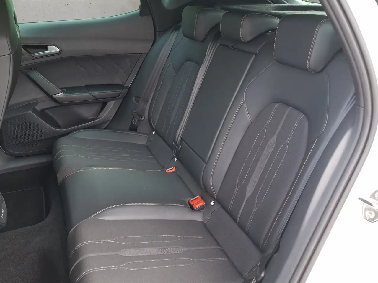 CUPRA Formentor VZ 2.0 TSI Navi, Totwinkel, Kamera — Vehicle gallery 14