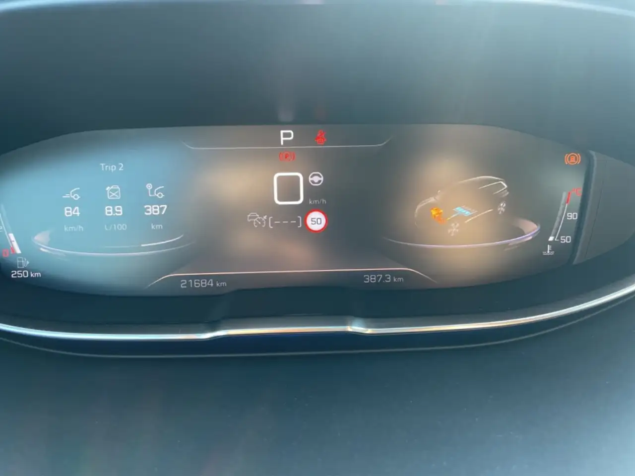 Peugeot 5008 GT HYBRID 136 e-DSC6 7-Sitzer Navi Digitales Cockp — معرض صور السيارة 15