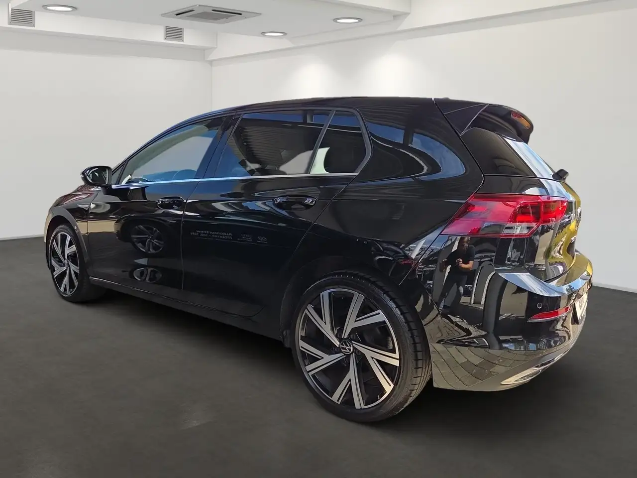Volkswagen Golf VIII STYLE SPORT 2.0TSI 190PS DSG NP:45tEUR! MEMOR — Vehicle gallery 5