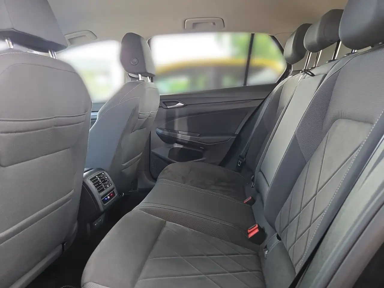 Volkswagen Golf VIII STYLE SPORT 2.0TSI 190PS DSG NP:45tEUR! MEMOR — Vehicle gallery 12