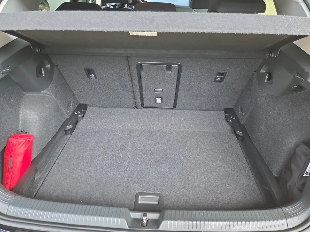 Volkswagen Golf VIII STYLE SPORT 2.0TSI 190PS DSG NP:45tEUR! MEMOR — Vehicle gallery 13