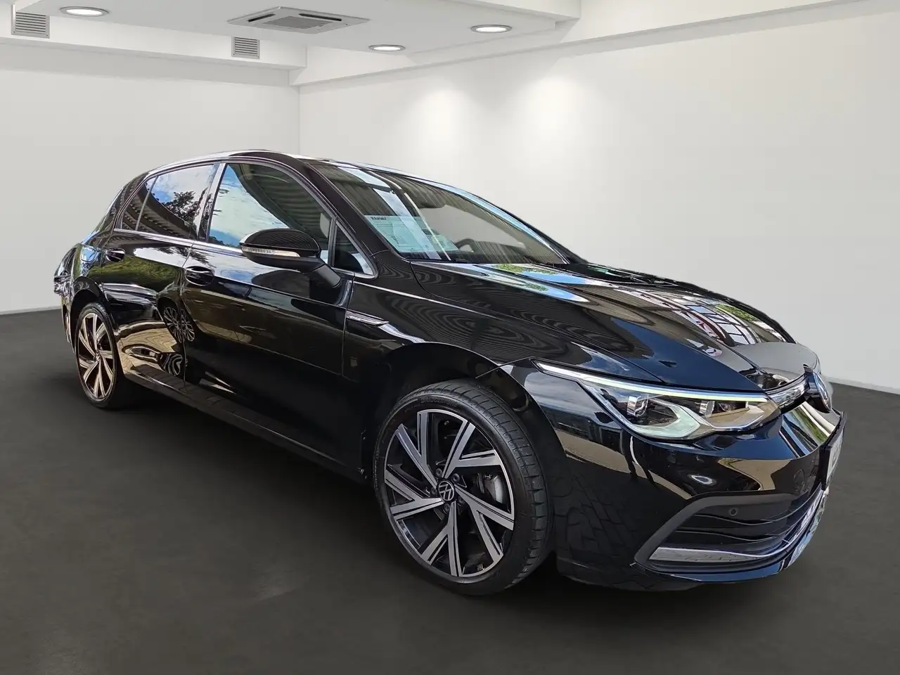 Volkswagen Golf VIII STYLE SPORT 2.0TSI 190PS DSG NP:45tEUR! MEMOR — Vehicle gallery 3