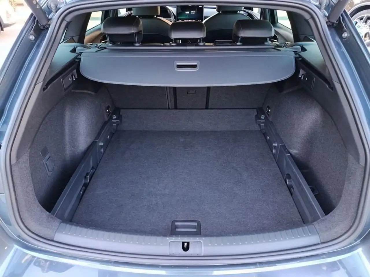 CUPRA Leon Sportstourer 1.5 eTSI 110 DSG — معرض صور السيارة 7