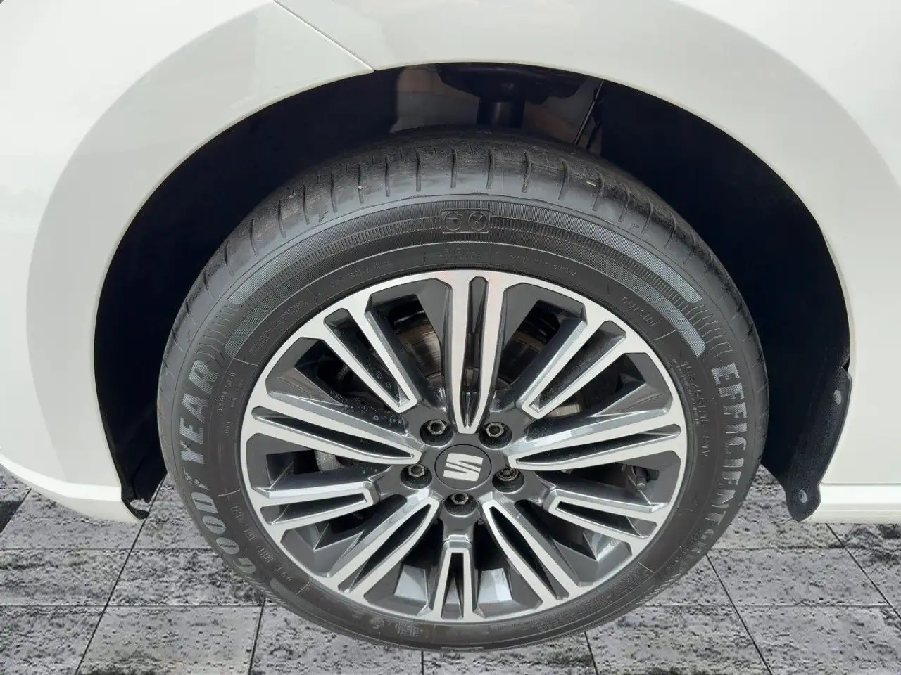 SEAT Ibiza 1.0 TSI STYLE EDITION LED+NAVI+RFK+ACC+SHZ — Galerie du véhicule 8