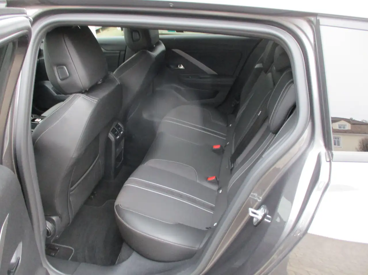 Opel Astra Sports Tourer GS — معرض صور السيارة 16