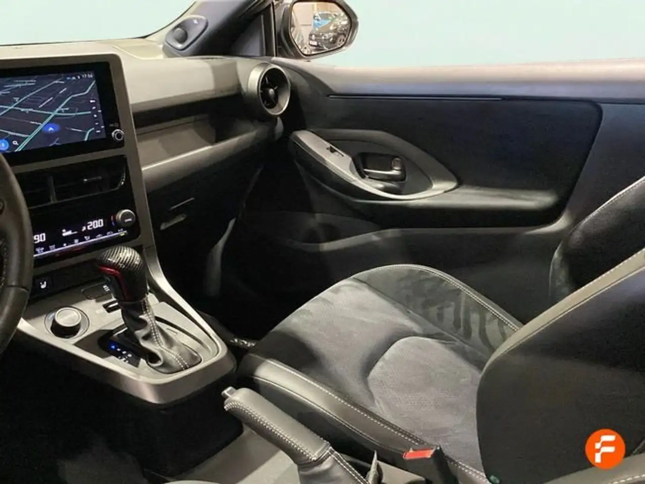 Toyota Yaris 1.6T 276 AUTOMÁTICO RZ — Vehicle gallery 31