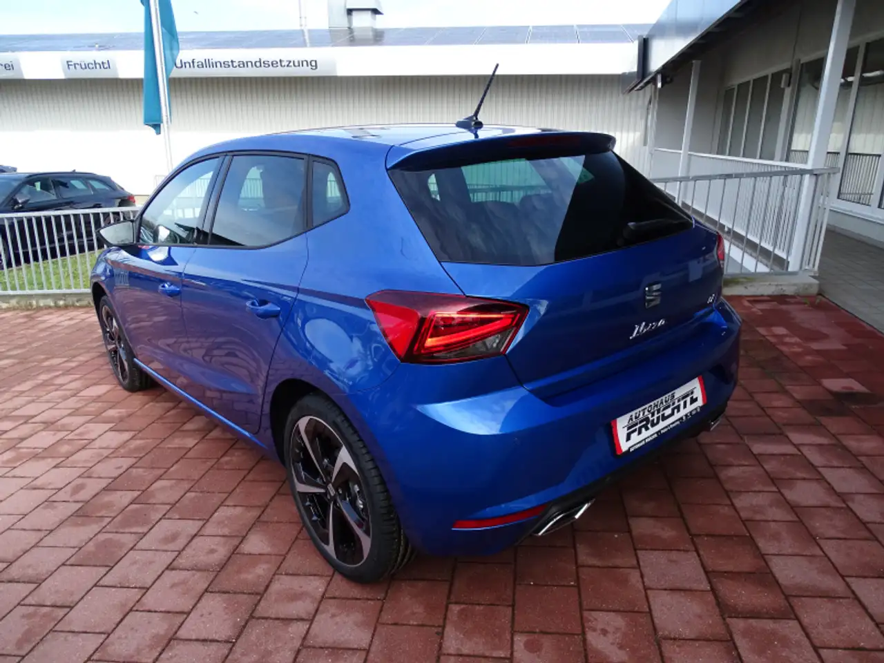 SEAT Ibiza Ibiza 1.0 TSI FR DSG 115PS Navi ACC Dinamica Voll- — Vehicle gallery 4