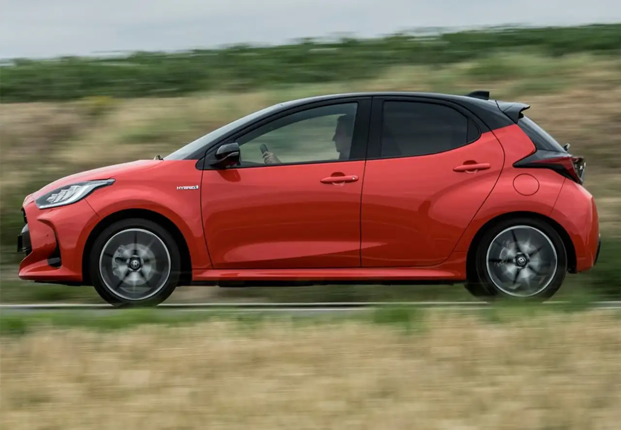 Toyota Yaris 120H 1.5 Active Plus — Galería del vehículo 8