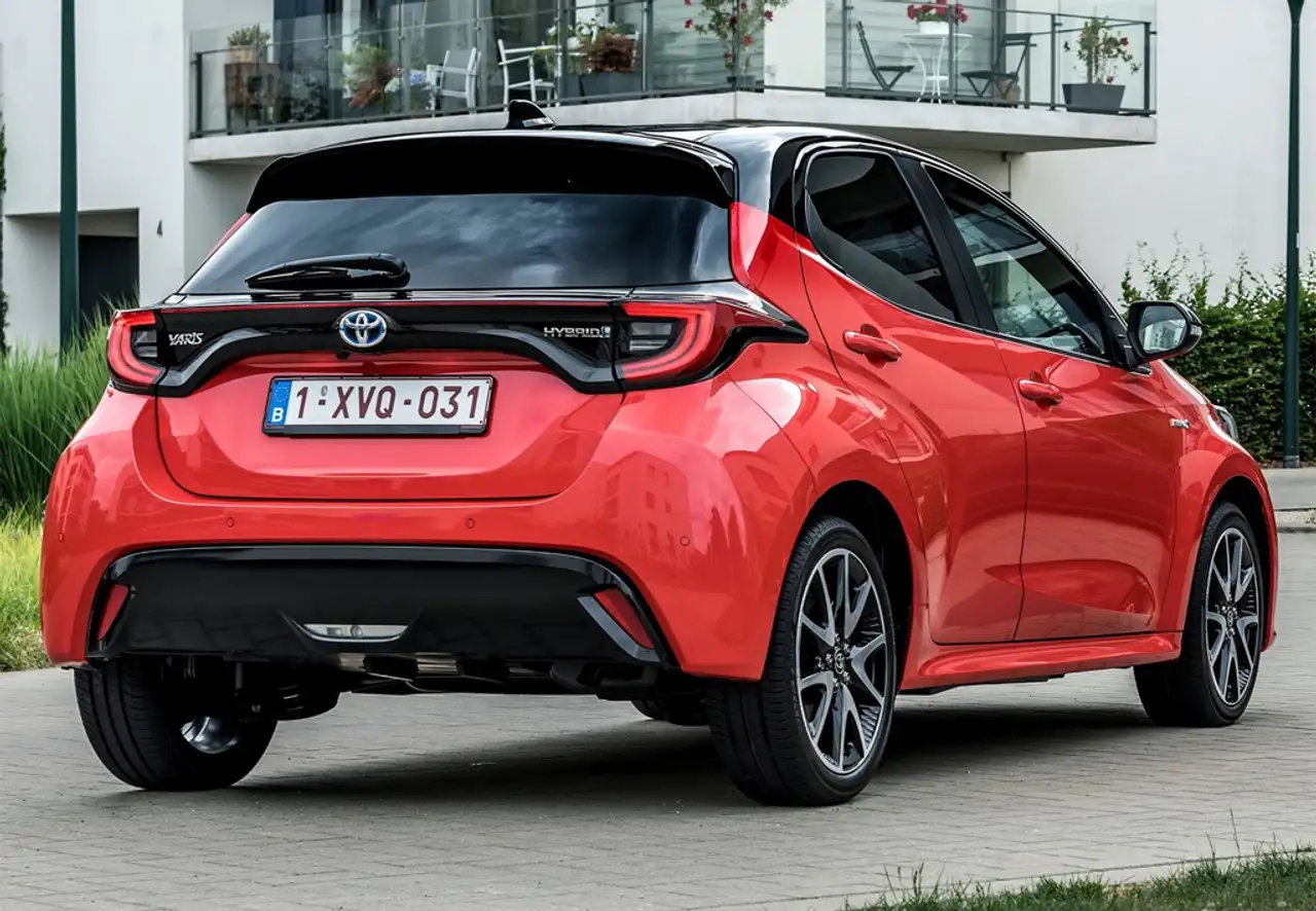 Toyota Yaris 120H 1.5 Active Plus — Galería del vehículo 17