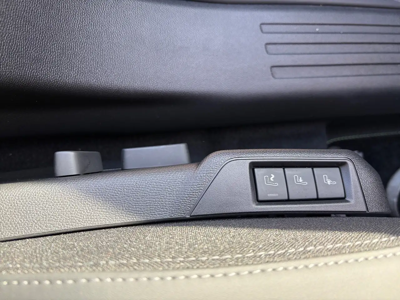 Peugeot 2008 1.2 PureTech 130 GT ACC KeyLess LED Navi — معرض صور السيارة 7