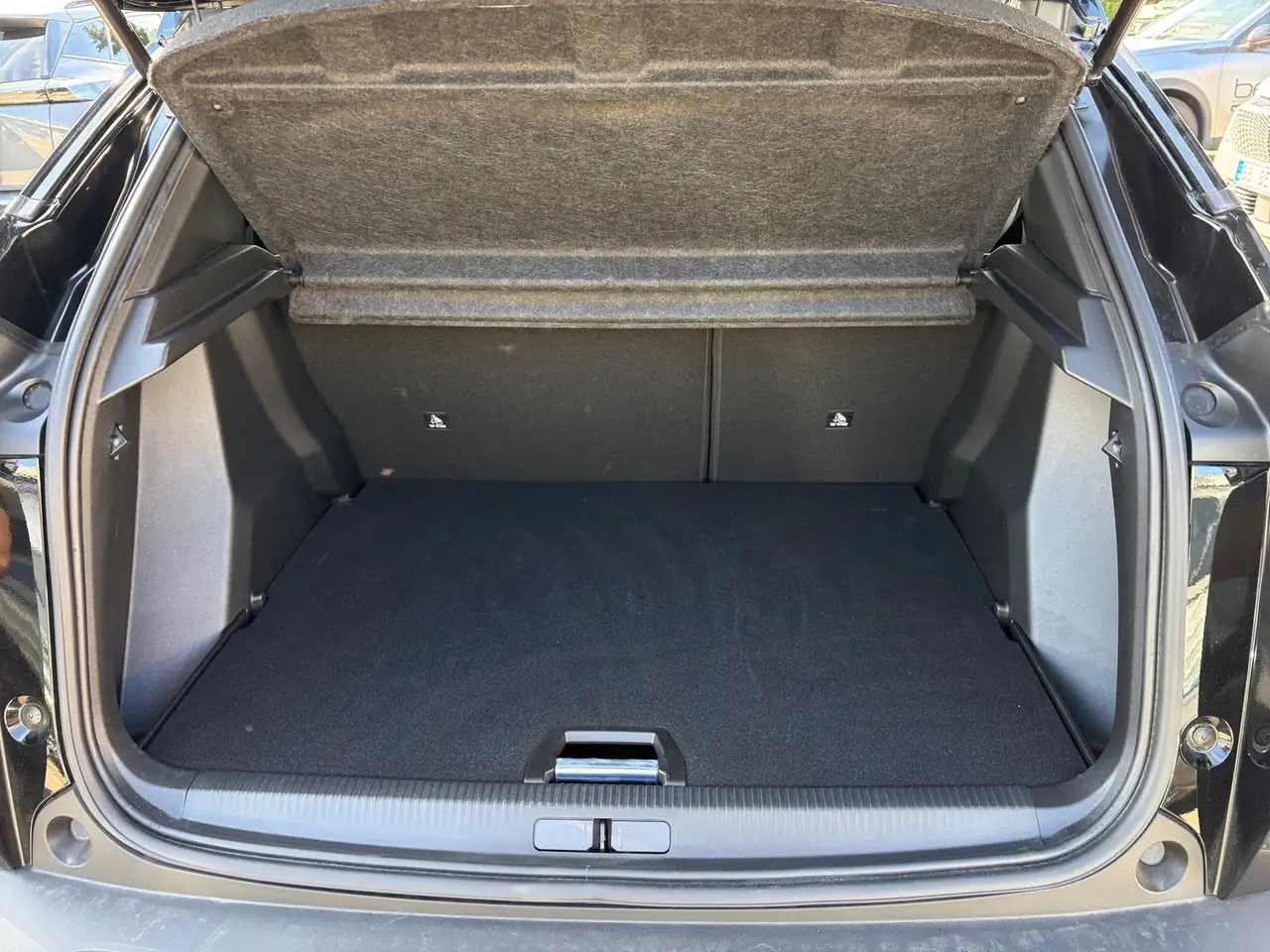 Peugeot 2008 1.2 PureTech 130 GT ACC KeyLess LED Navi — معرض صور السيارة 12