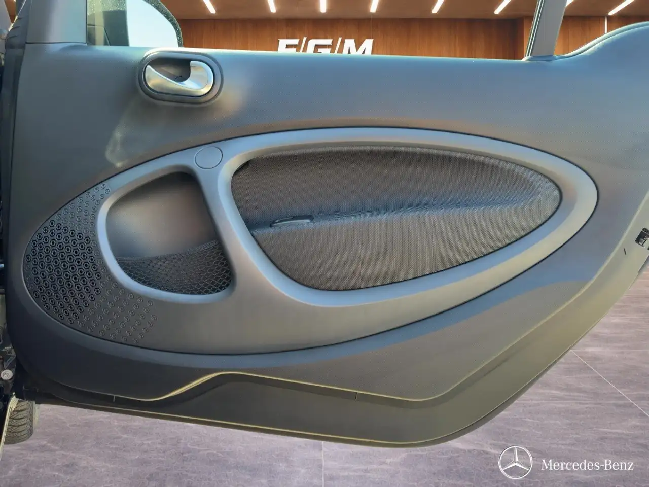 smart forTwo smart EQ fortwo PANO+LED+22KW+TEMP.+R.KAM.+SITZH — Vehicle gallery 16