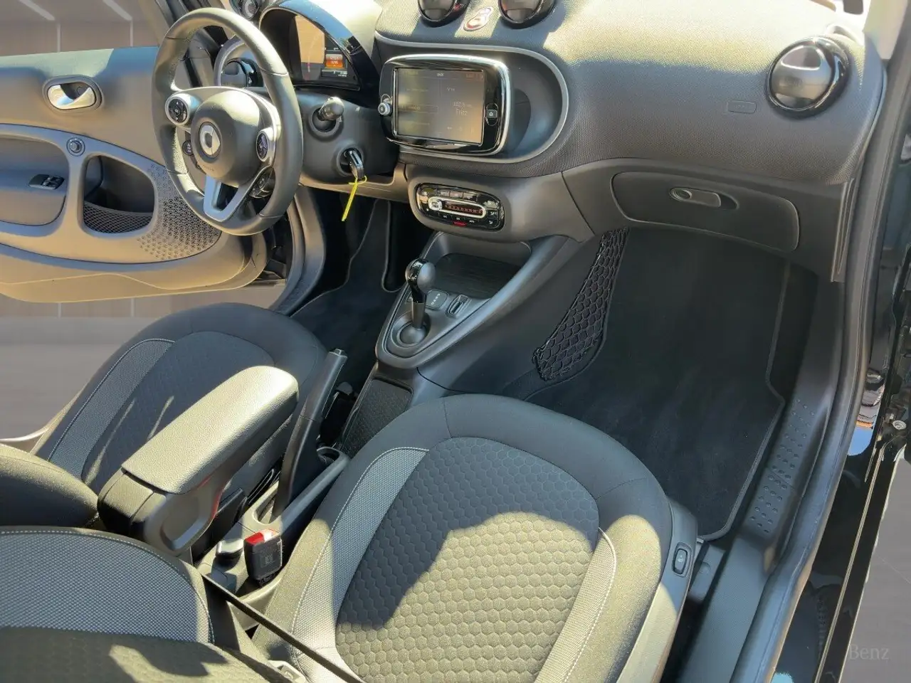 smart forTwo smart EQ fortwo PANO+LED+22KW+TEMP.+R.KAM.+SITZH — Vehicle gallery 14
