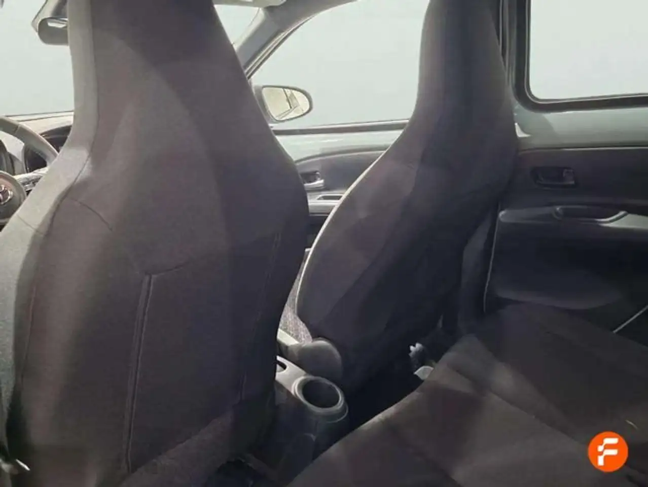 Toyota Aygo 1.0 VVT-I 72CV Play — Galería del vehículo 21