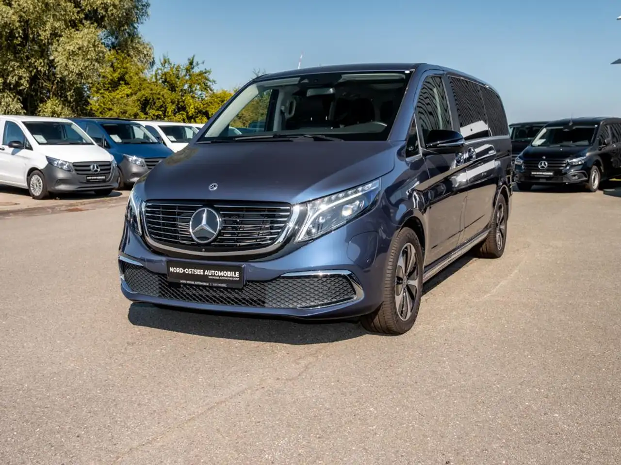 Mercedes-Benz EQV 300 AVANTGARDE LANG LED AIRMATIC PANO DISTR — Galerie du véhicule 8