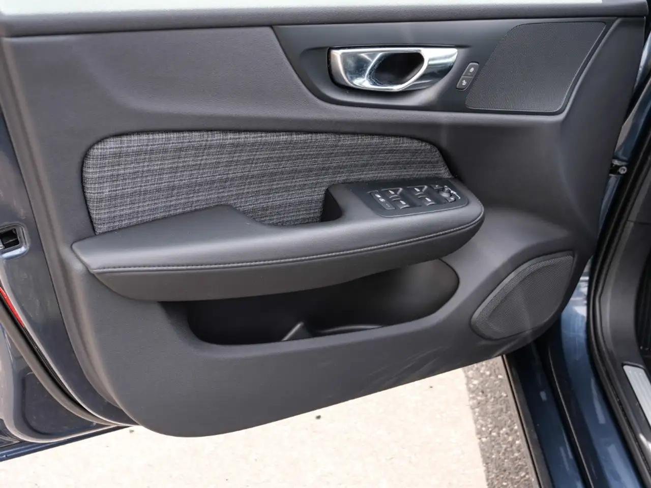 Volvo V60 Kombi Core Digitales Cockpit Soundsystem LED Kurve — Galería del vehículo 20