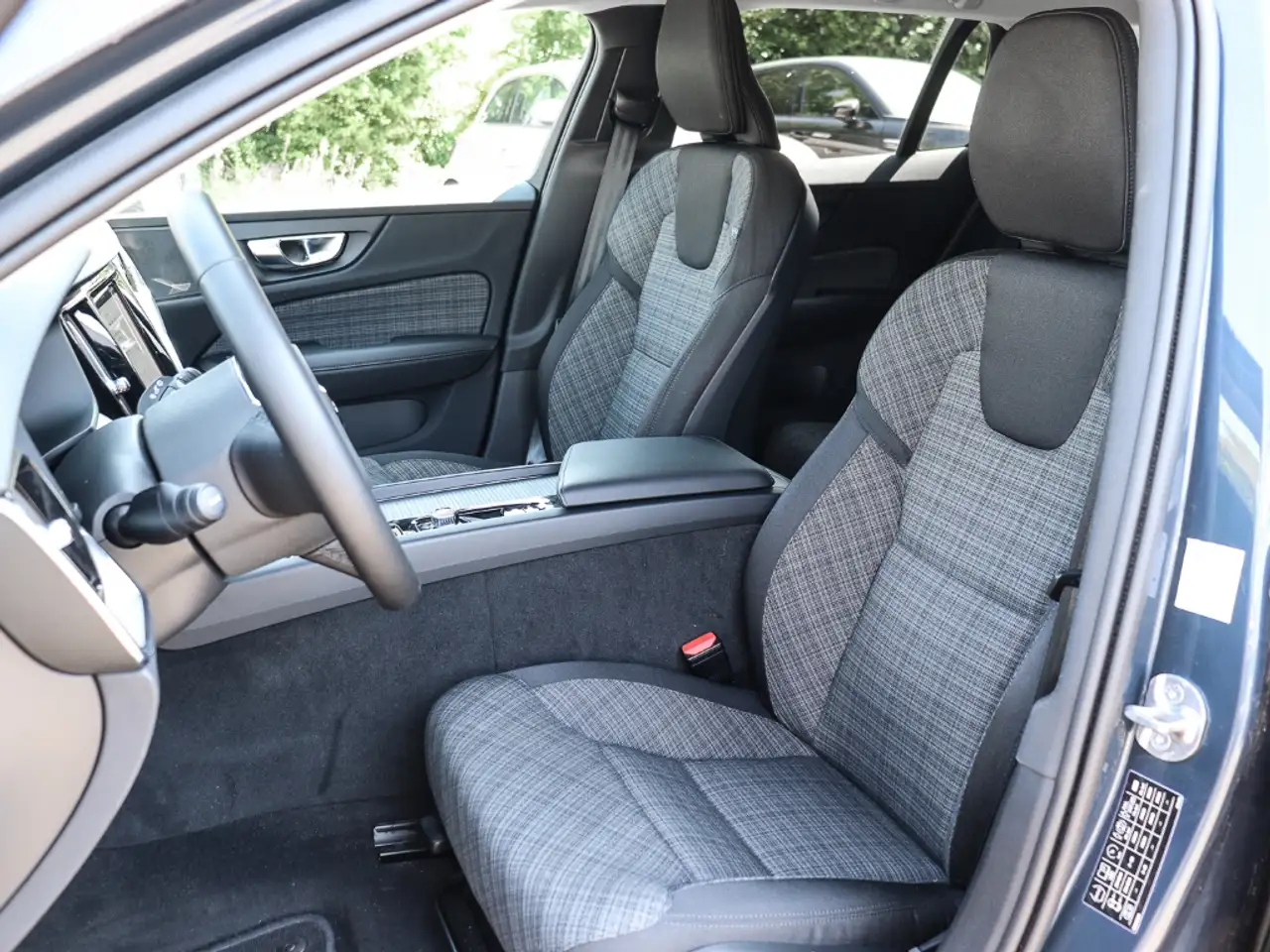 Volvo V60 Kombi Core Digitales Cockpit Soundsystem LED Kurve — Galería del vehículo 7
