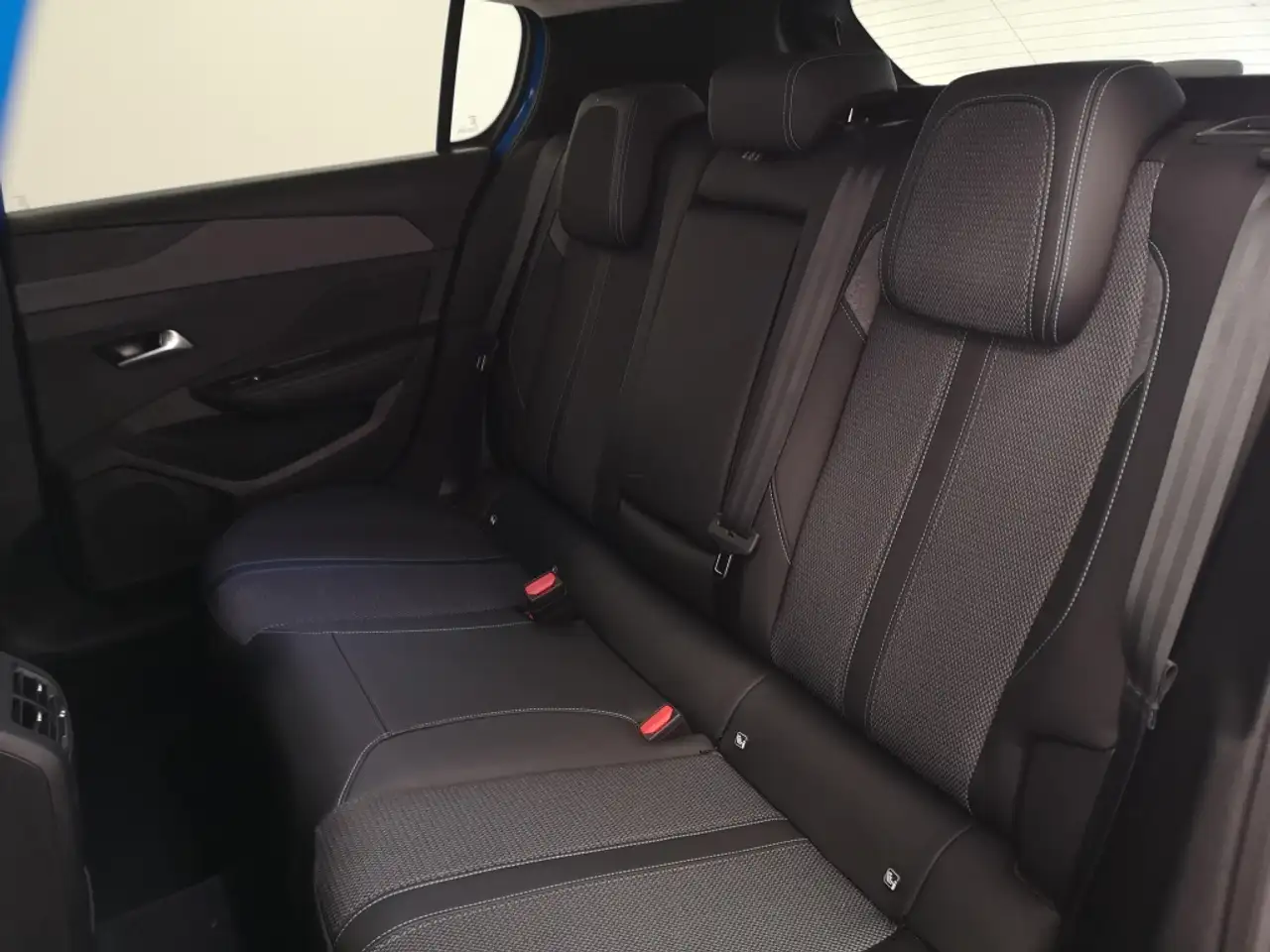 Peugeot 308 1.2 PURETECH 130 ALLURE GPS LL17 RADAR AR+CAM — Galería del vehículo 12