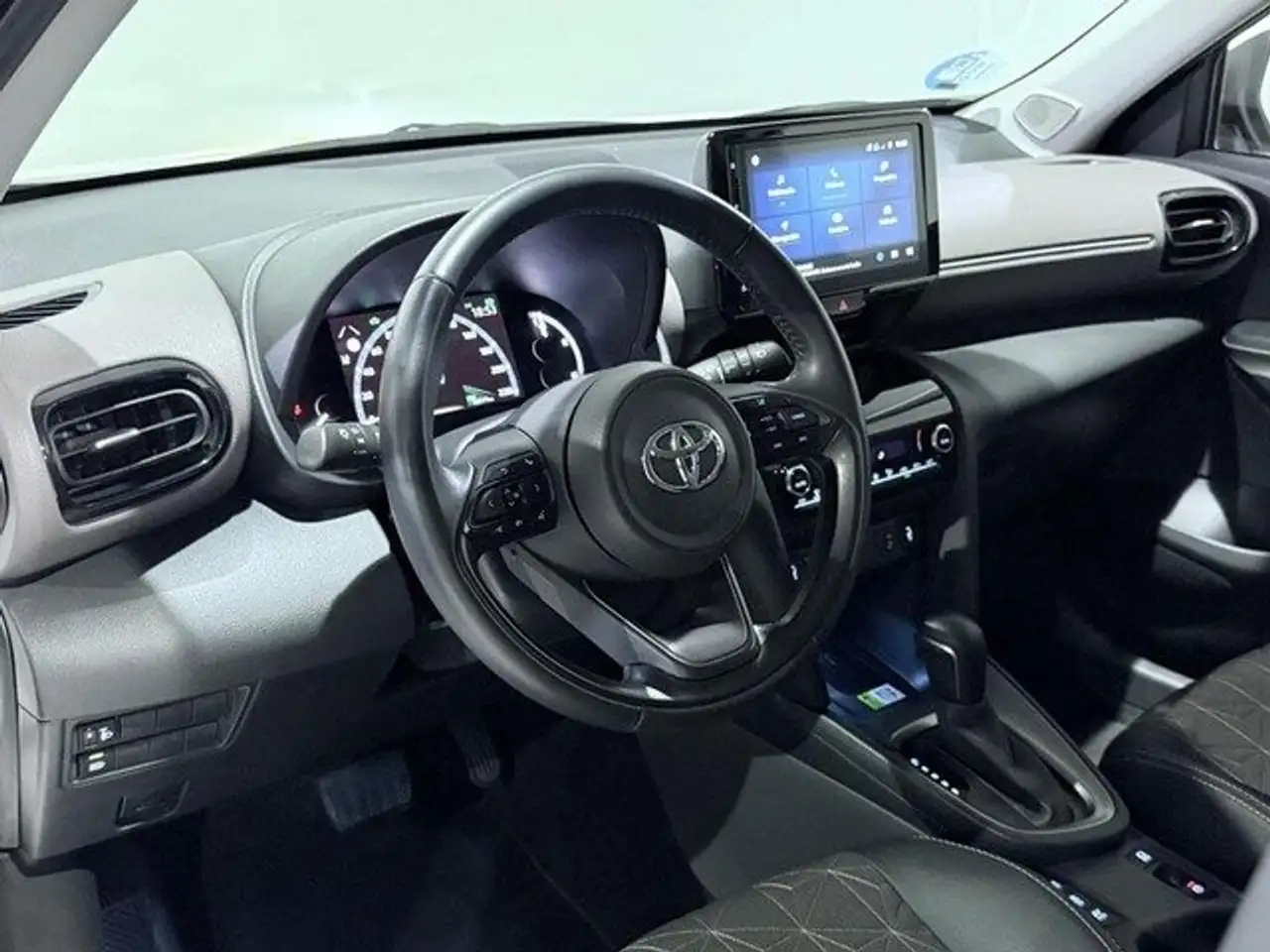 Toyota Yaris Cross 120H Style — Galería del vehículo 18
