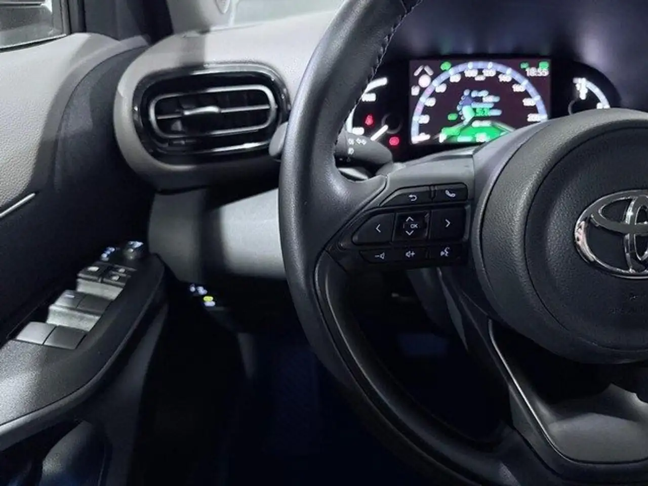 Toyota Yaris Cross 120H Style — Galería del vehículo 7