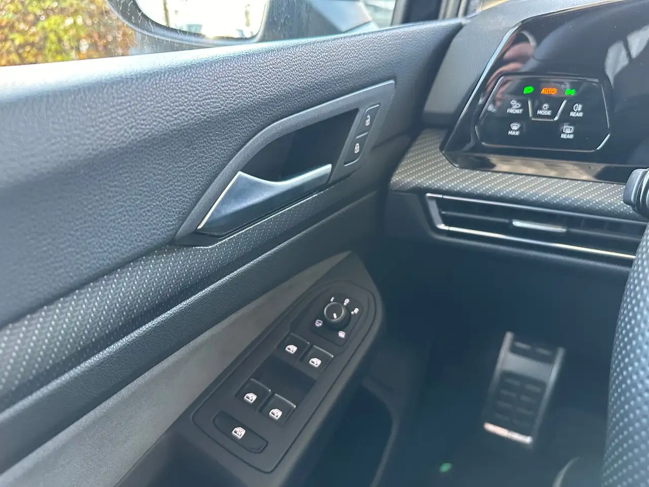 Volkswagen Golf VIII R 2.0 TSI DSG 4MOTION // R-Performance — معرض صور السيارة 24