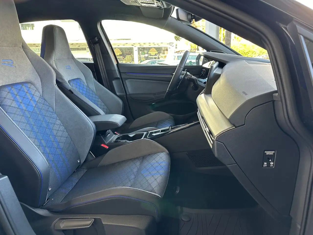 Volkswagen Golf VIII R 2.0 TSI DSG 4MOTION // R-Performance — معرض صور السيارة 11