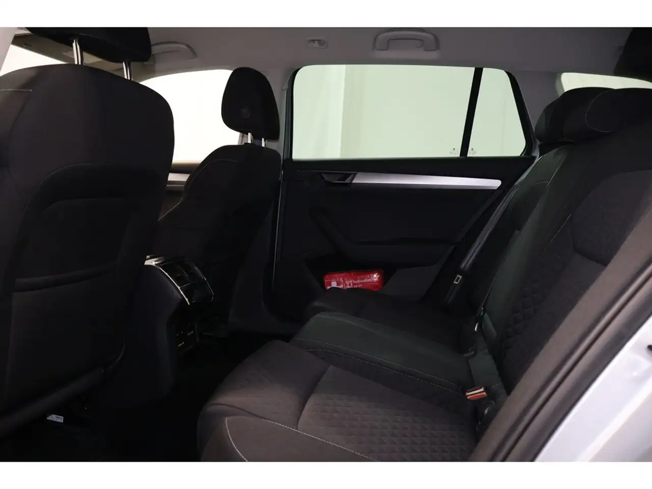 Skoda Superb Combi 1.5 TSI Ambition Navi,DAB,ACC,Sm — معرض صور السيارة 16