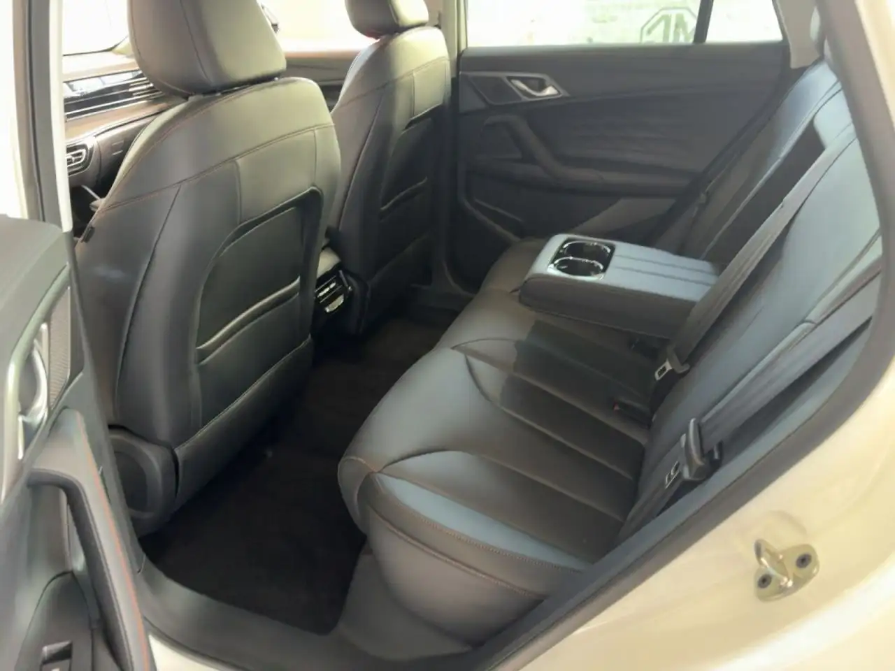 MG HS PHEV Luxury MY24 — Vehicle gallery 9