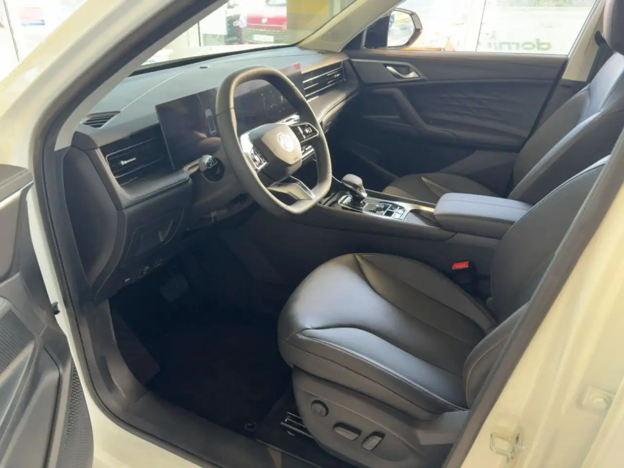 MG HS PHEV Luxury MY24 — Vehicle gallery 8