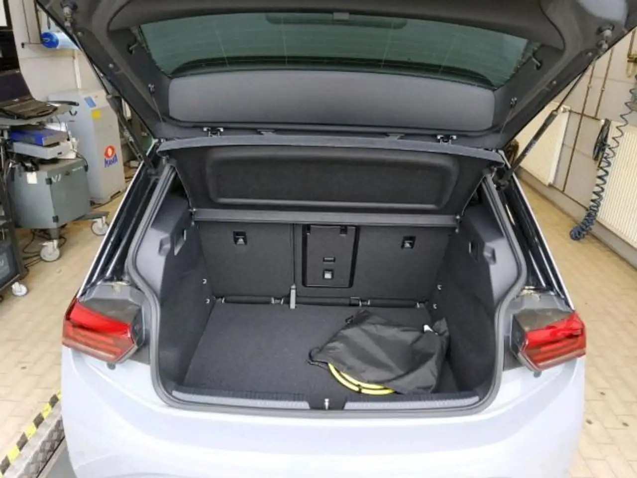 Volkswagen ID.3 Pro Navi LED PDC ACC SHZ DAB+ — معرض صور السيارة 4